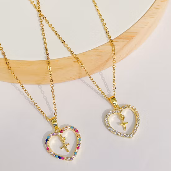 Забавное колье из жирафа с инкрустацией цирконом и очень ярким светом.